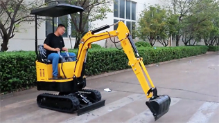 小型挖掘機(jī)加長(zhǎng)臂操作視頻 小型挖掘機(jī)加長(zhǎng)臂操作視頻
