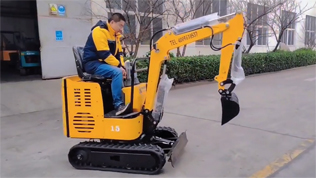 KV15型電動(dòng)小挖機(jī)配篩斗操作視頻 KV15型電動(dòng)小挖機(jī)配篩斗操作視頻